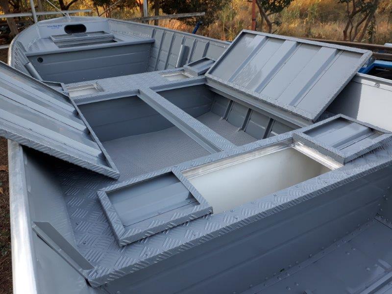 Barco alumínio com plataforma